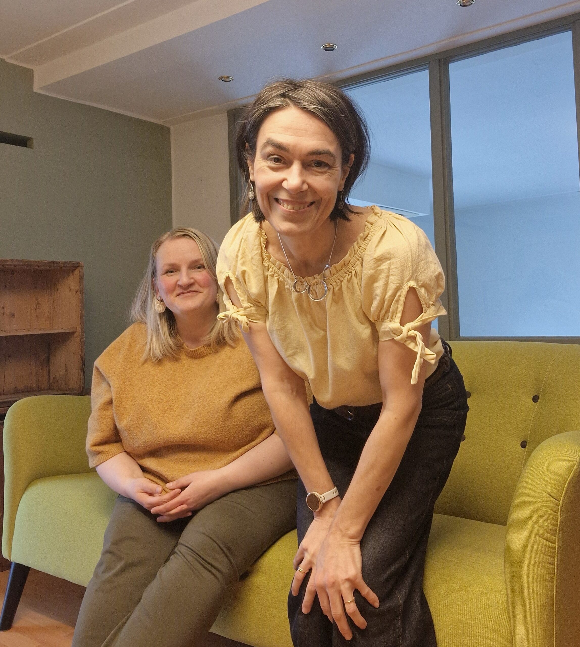 Anna och Annukka är båda föräldrar och träffar dig gärna för att diskutera föräldraskap och välmående i familjen. Träffas under föräldragrupper i Helsingfors!